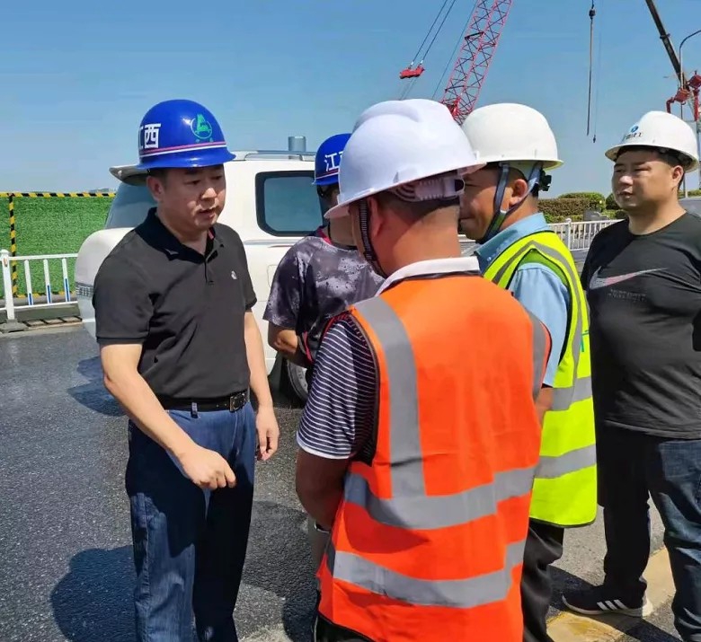 羅輝到沿江中北大道快速路改造工程、真君路隧道工程項(xiàng)目檢查工作