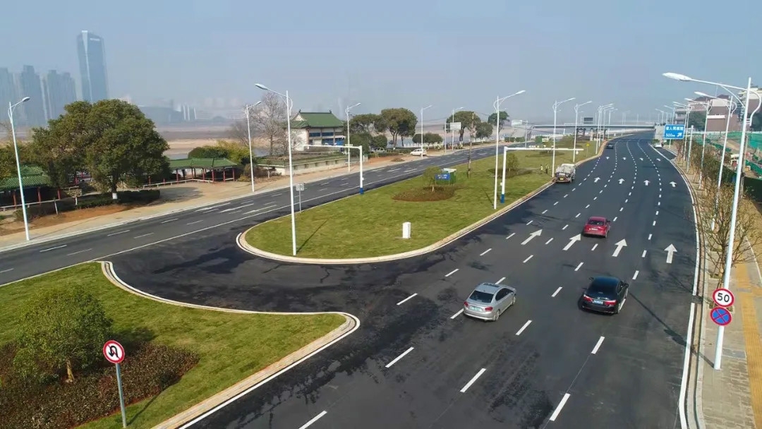 “不堵車了，通過時間至少縮短了三分之二” 沿江中北大道提升改造（一期）工程主線通車方便市民出行