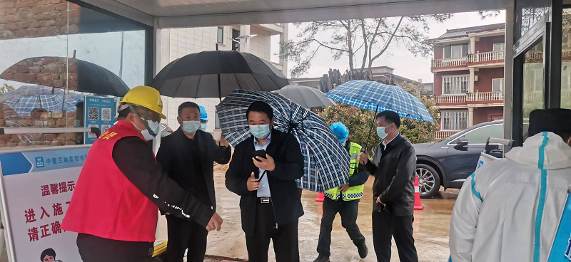 集團(tuán)公司黨委委員、副總經(jīng)理羅輝赴西二環(huán)高速項(xiàng)目檢查疫情防控及項(xiàng)目推進(jìn)工作